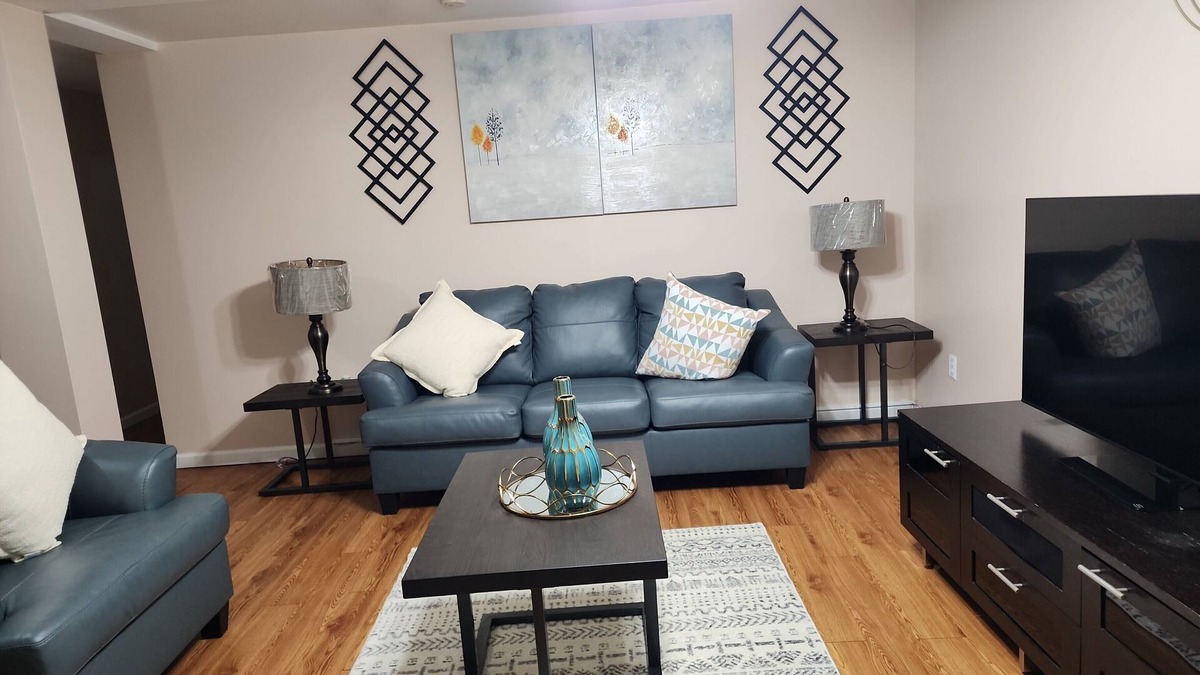 Port Richmond House | Cozy Apartment