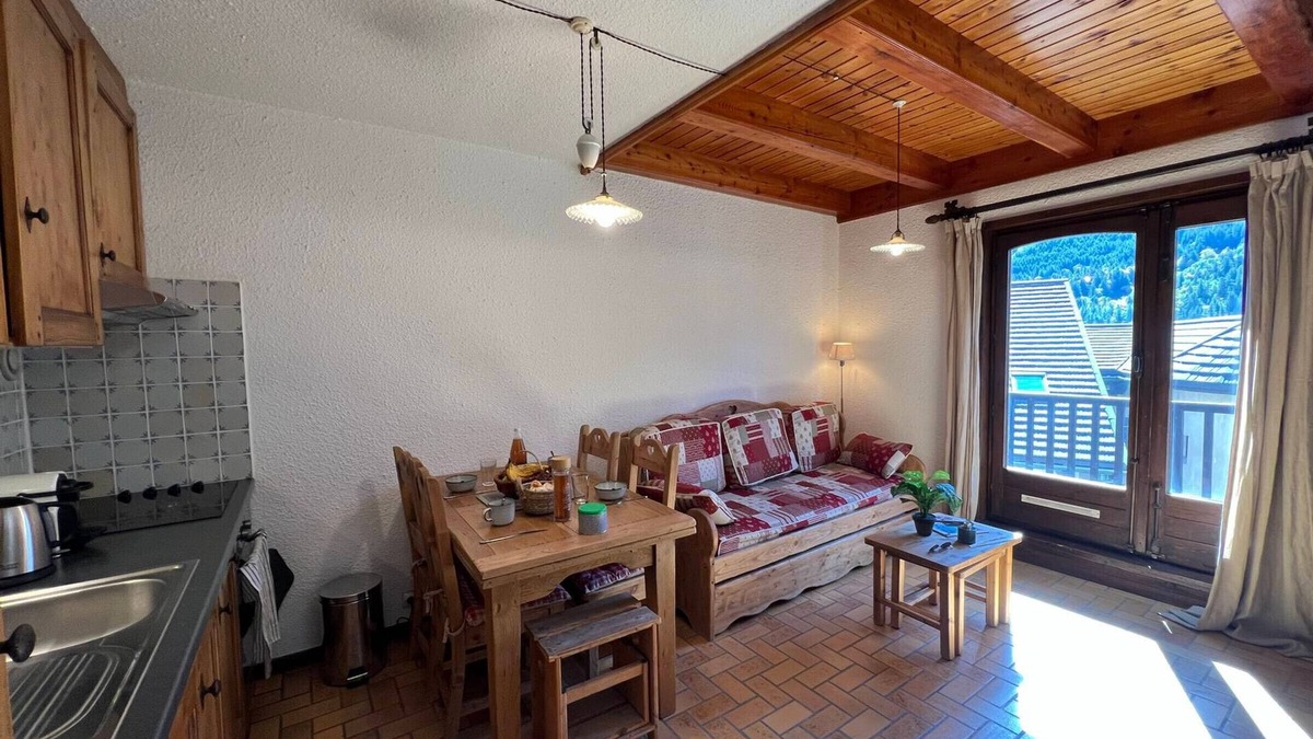 Monetier-les-Bains Apartment | Cozy Apartment · Village Center · Fireplace · Mountain Views · 10 Min to Pistes