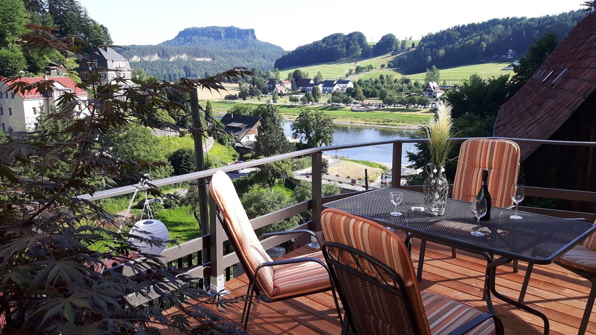 Niederrathen Apartment | Cozy apartment with a large terrace and panoramic view