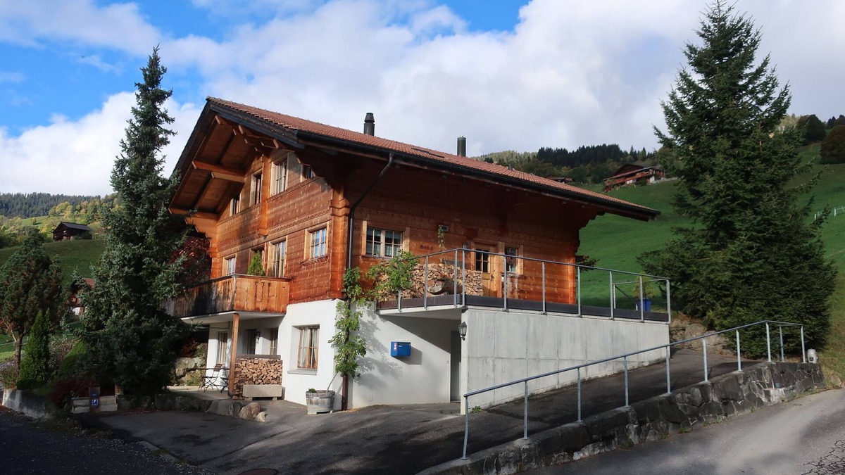 Hünibach Apartment | Cozy apartment with a beautiful view, quiet location.