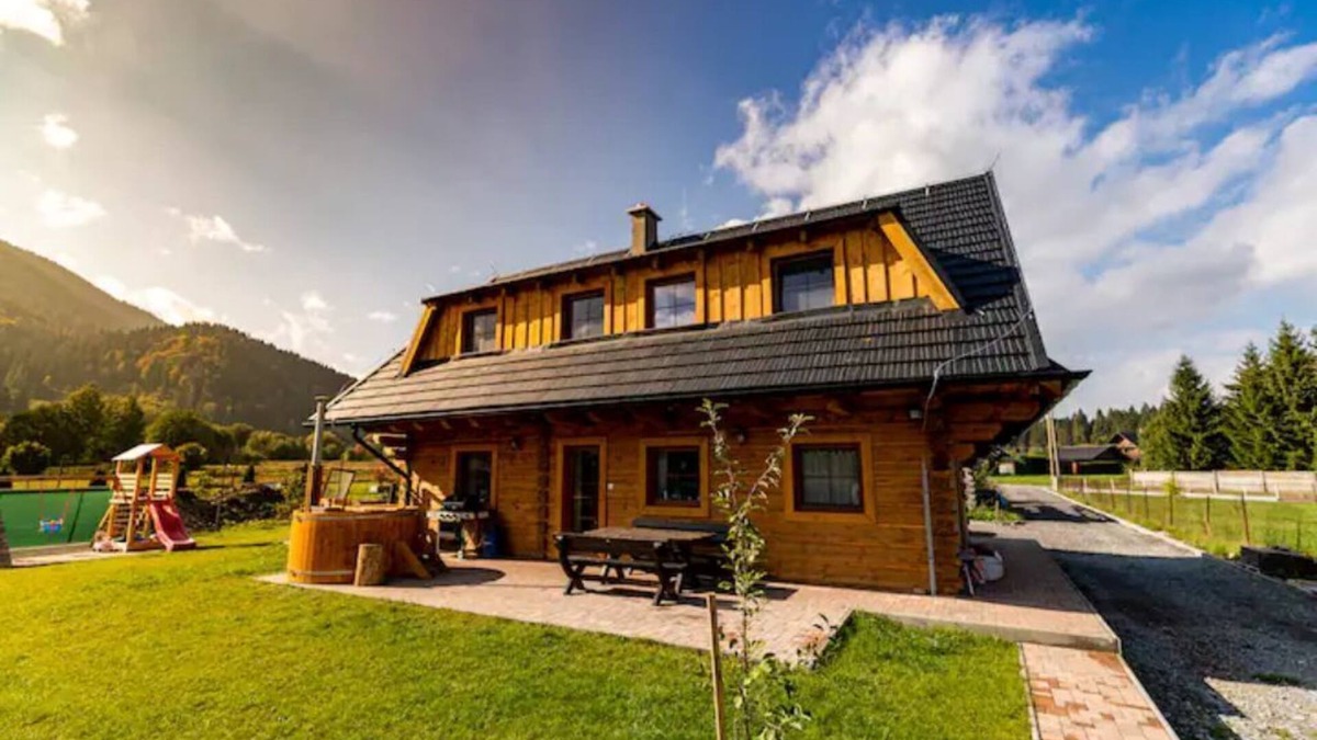 Lazisko Apartment | Cozy apartment with a balcony and mountain view in Chalet