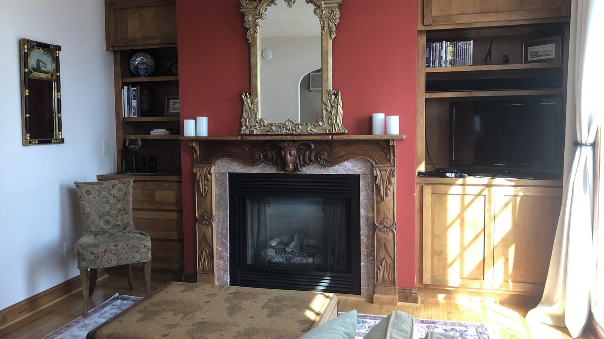 Wabasha Condo | Cozy apartment with balcony that overlooks downtown Wabasha!
