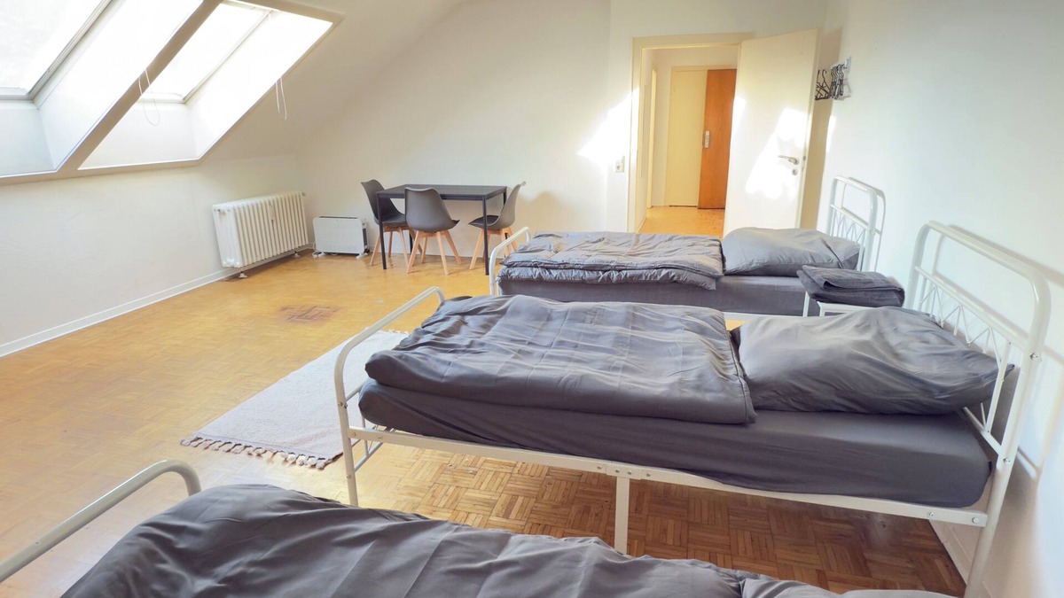 Leverkusen Apartment | Cozy apartment with 3 single beds & kitchen in Leverkusen