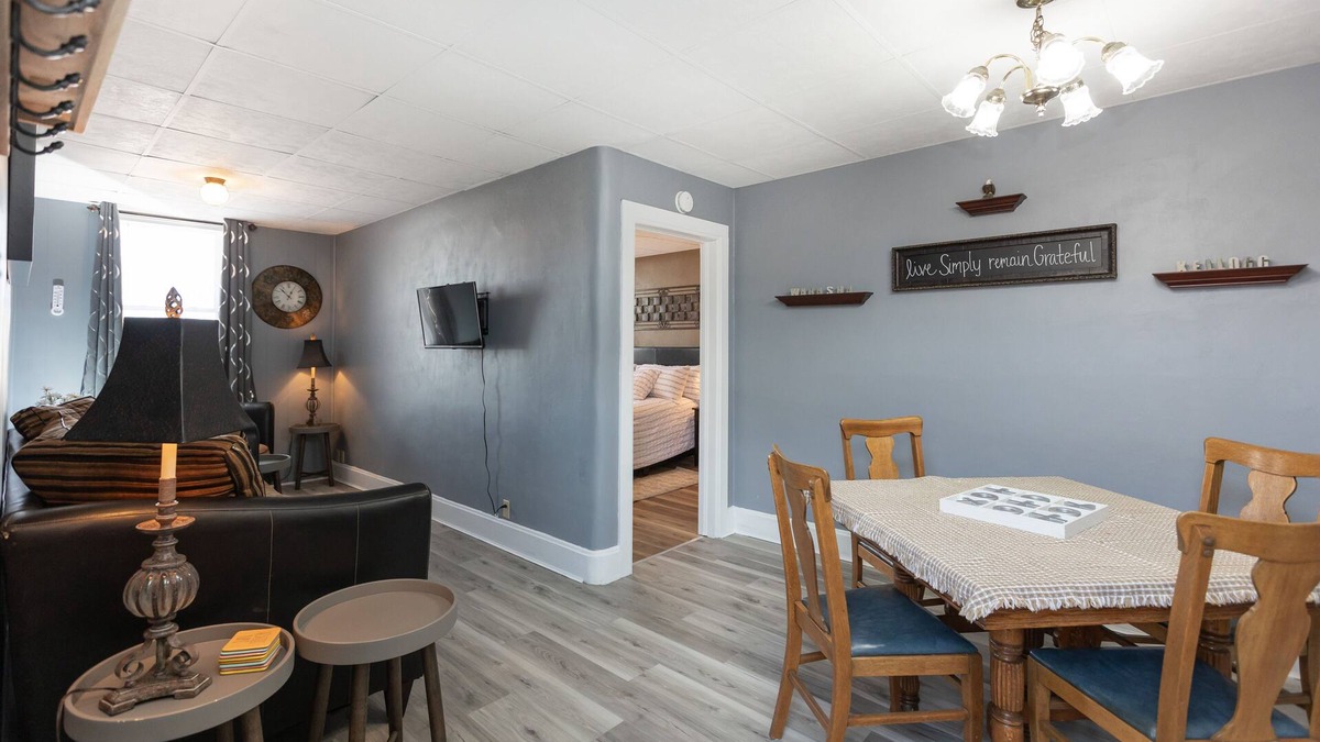 Wabasha Apartment | Cozy Apartment with Deck 1 Min. from Mississippi River & National Eagle Center.