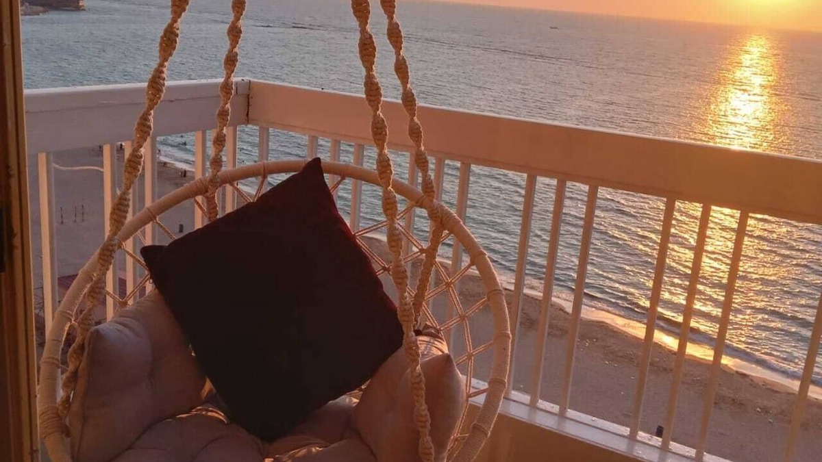 Al-Muntazah Apartment | Cozy apartment with Seaview in lovely Alexandria with WiFi, AC