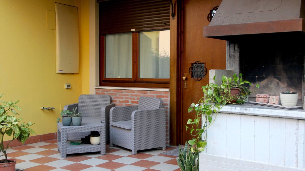 Bussolengo Apartment | Cozy apartment with garden, pet friendly.