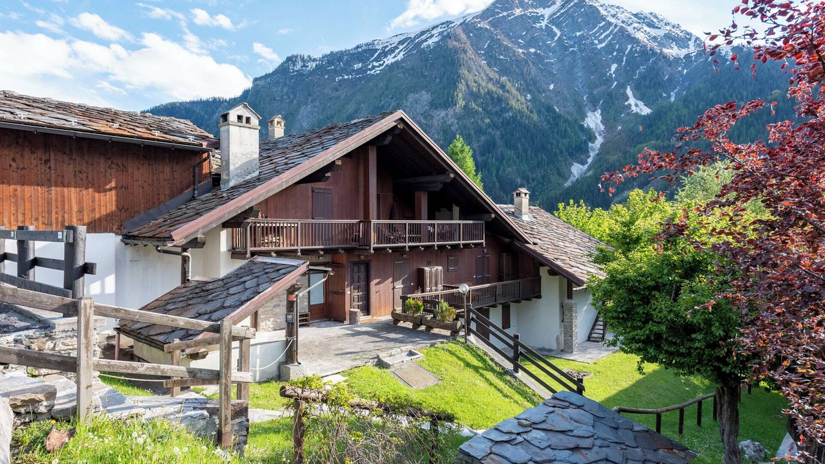 Verrand Apartment | Cozy Apartment with Garden in Courmayeur, Courmayeur, Italy