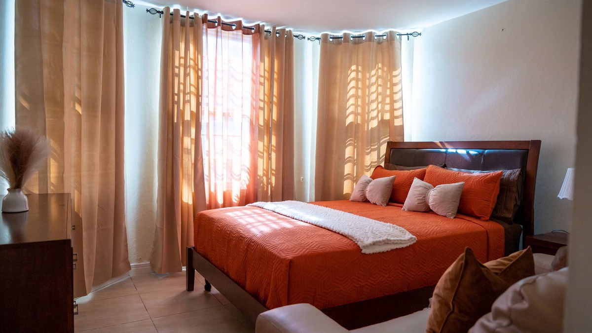 St.Bran's Burg Apartment | Cozy Apartment with Ocean View, Beach and Pool Access