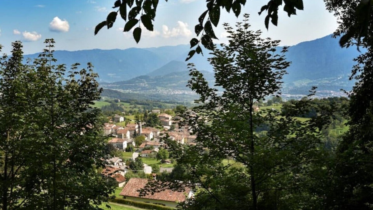 Feltre Apartment | Cozy apartment with kitchen, set in a typical alpine village.