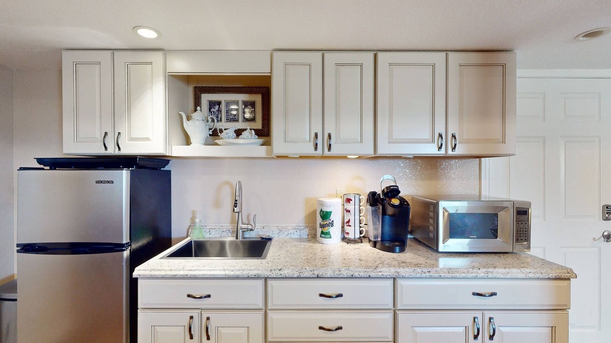 Falcon Hills House | Cozy apartment with large patio, wifi, dog friendly