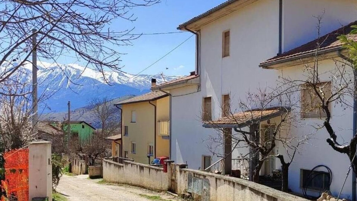 Tempera House | Cozy apartment with private garden and parking in L'Aquila