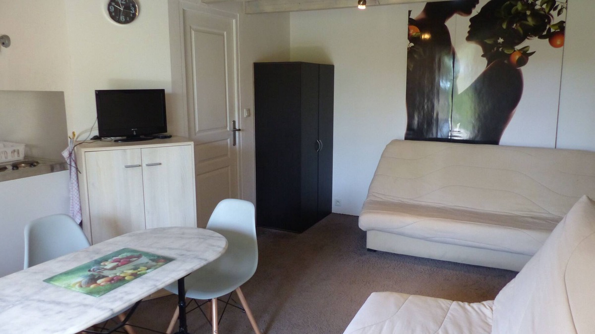 Domsure Apartment | Cozy Apartment with Terrace
