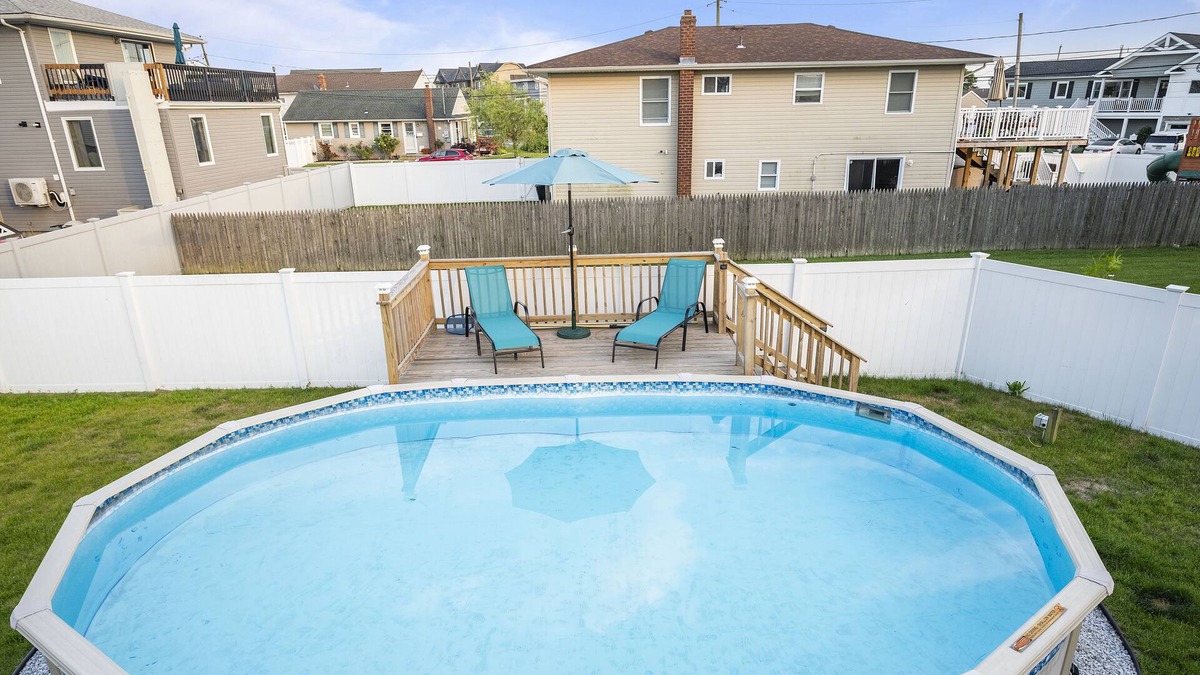 Long Island House | Cozy Apartment with Warm Fireplace 3B/1B