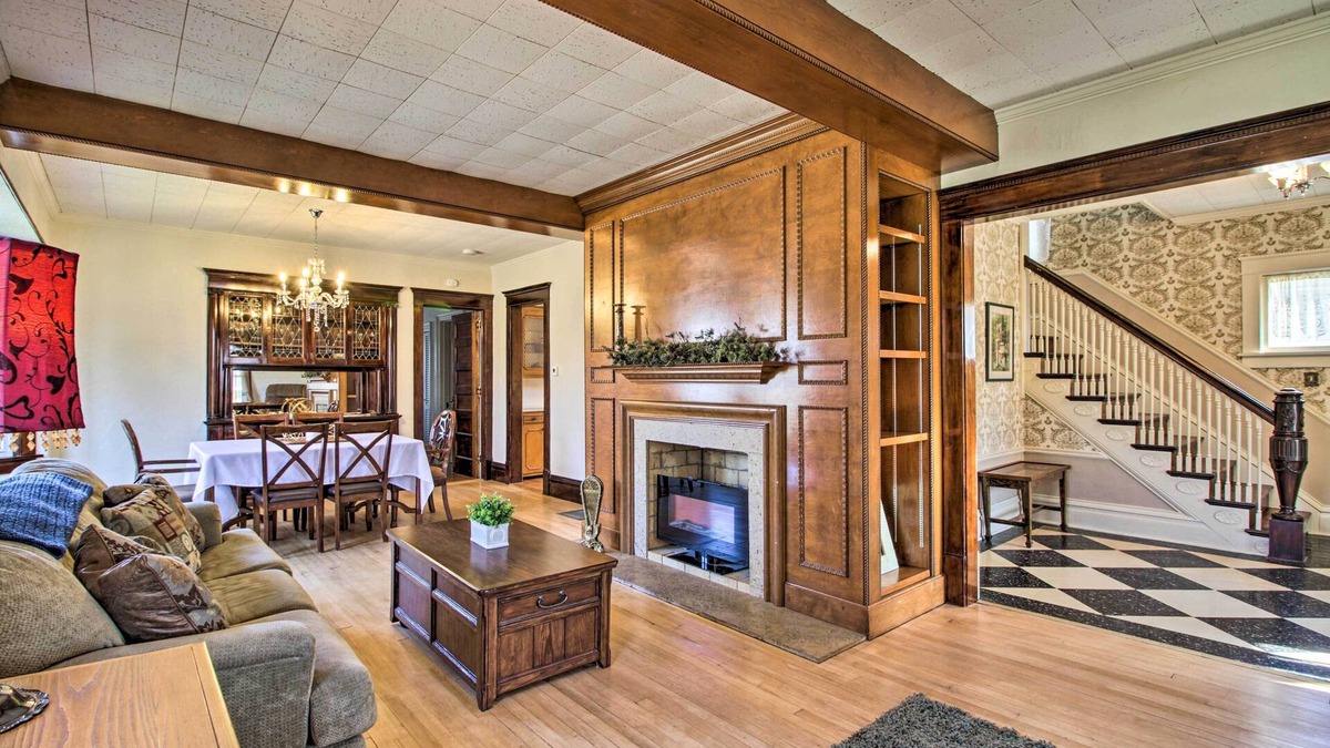 Appleton House | Cozy Appleton Getaway w/Screened-In Porch + Yard!