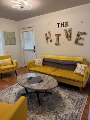 Alma Apartment | Cozy Apt- Centrally located