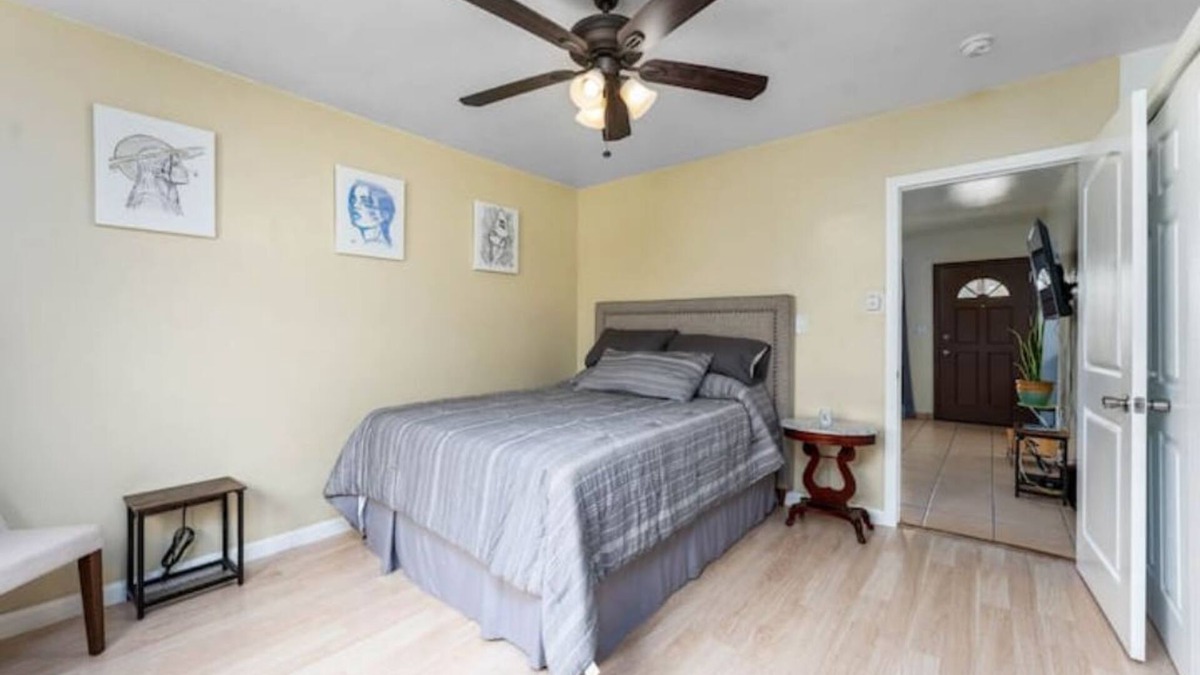 Lennox Apartment | Cozy apt. near LAX, SoFi & Kia Forum