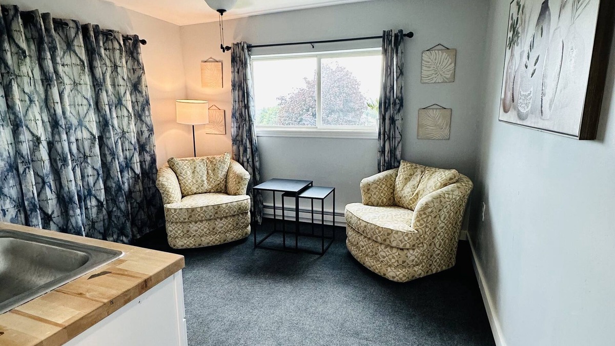 Avoca Apartment | Cozy Apt-XL Luxury Bath-3 min from Airport /i81