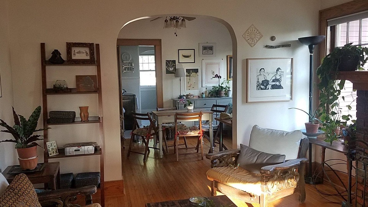 Twain Cottage | Cozy Artist Cottage, convenient to down town & UIowa