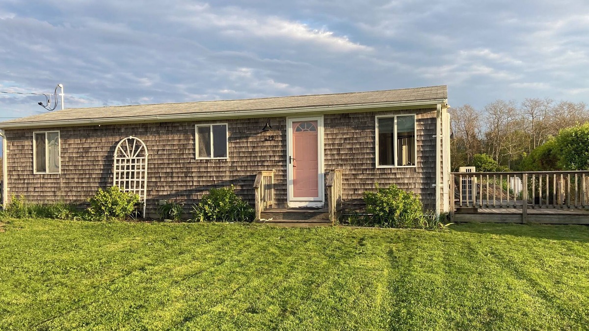 Adamsville Cottage | Cozy Artist's Cottage by the Sea