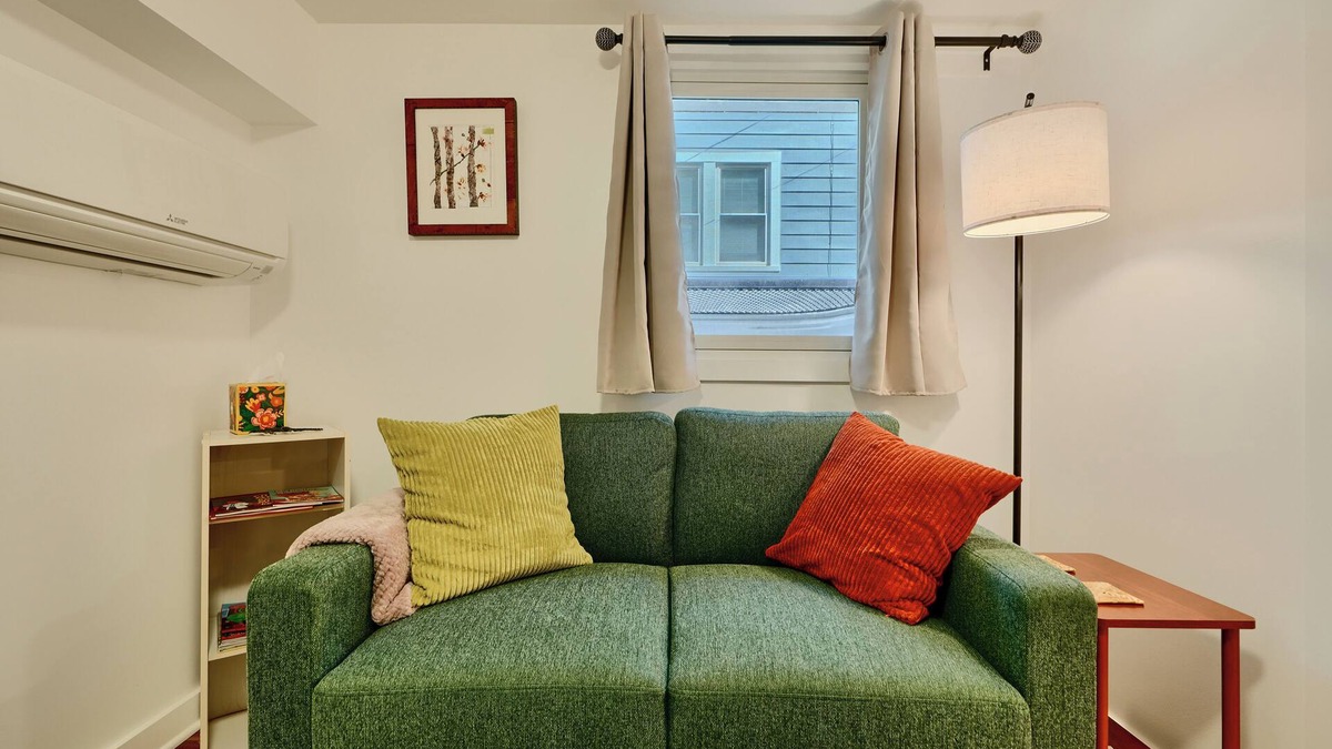 Mount Washington Apartment | Cozy, artsy 2-bedroom, private apartment with WiFi, AC in vibrant Baltimore