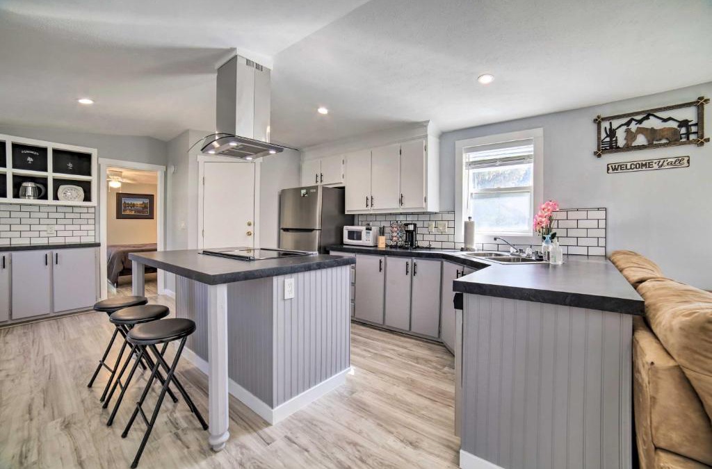 Ashton House | Cozy Ashton Abode with Yard - Near Park and Pool!