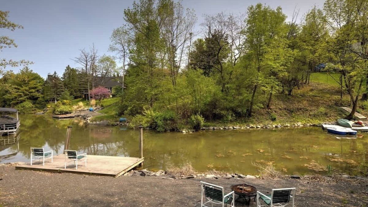 Athens House | Cozy Athens Cabin on the Lake w/Hot Tub & Backyard