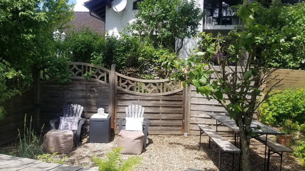 Nordhalben Apartment | Cozy attic apartment in the countryside, balcony w. Tree house feeling, barbecue corner, 2-4pers.