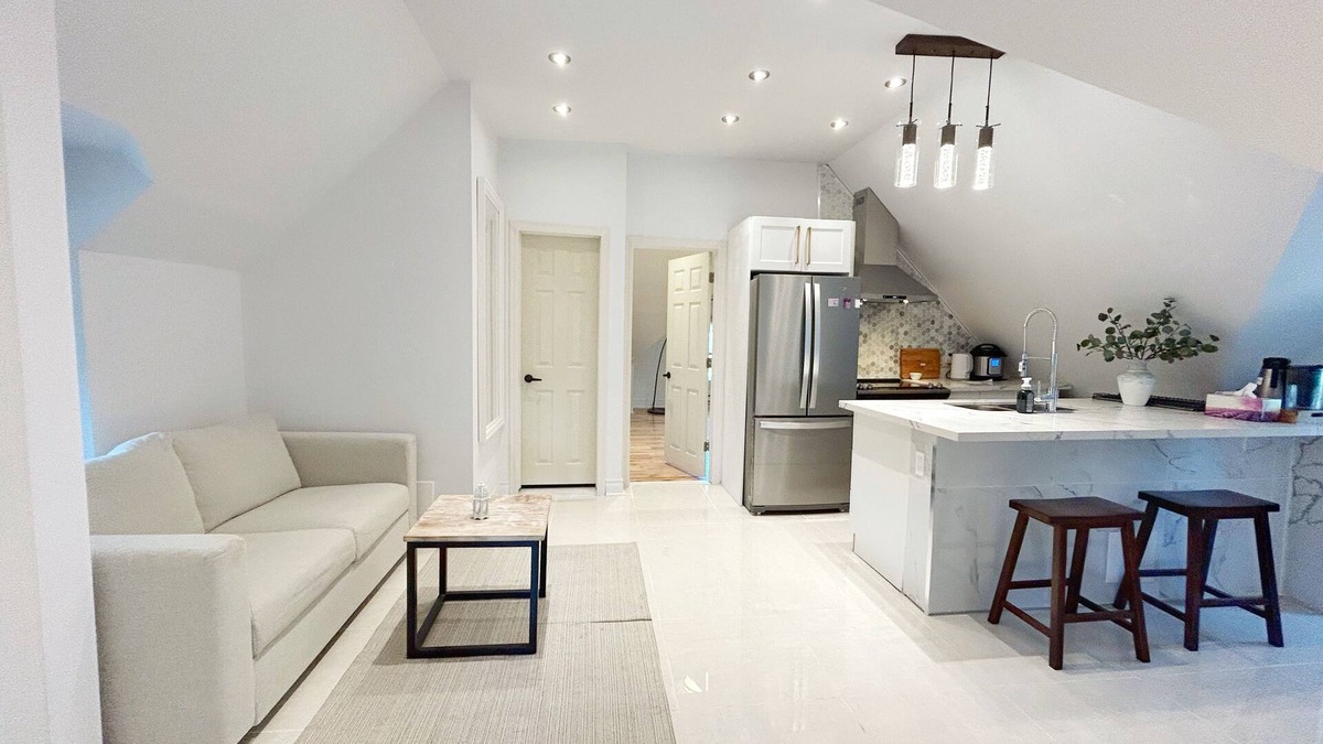 Grimsby Apartment | Cozy Attic Apartment in Grimsby