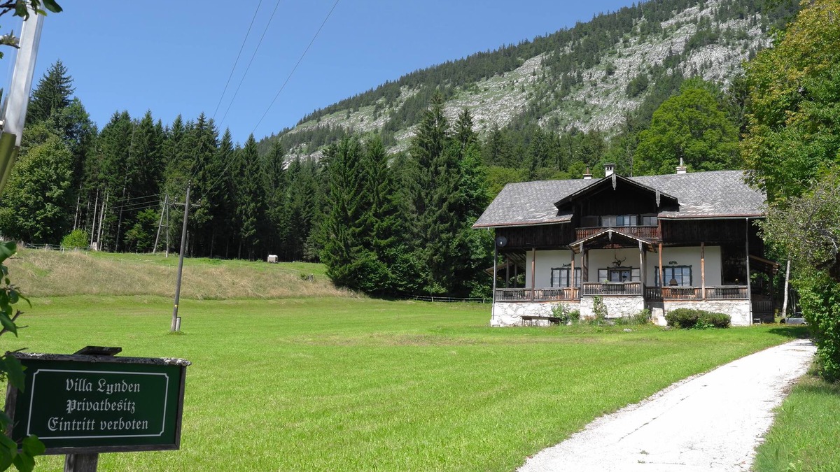 Altaussee Villa | Cozy, attractive, authentic villa, on foot of the mountain with view on lake