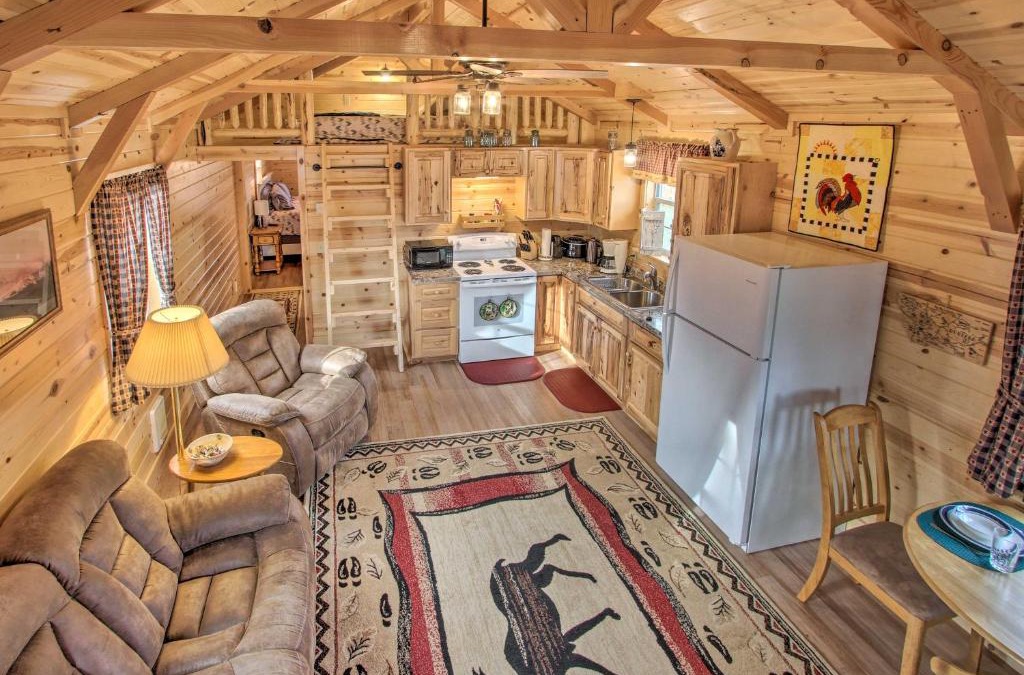 Augusta House | Cozy Augusta Cabin with Grill - Walk to Main St