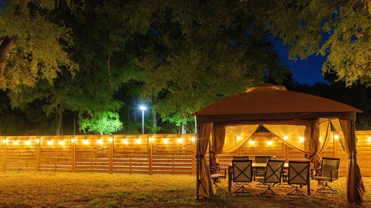 Rosewood House | Cozy Austin Escape – King + 3 Queens Family/Group