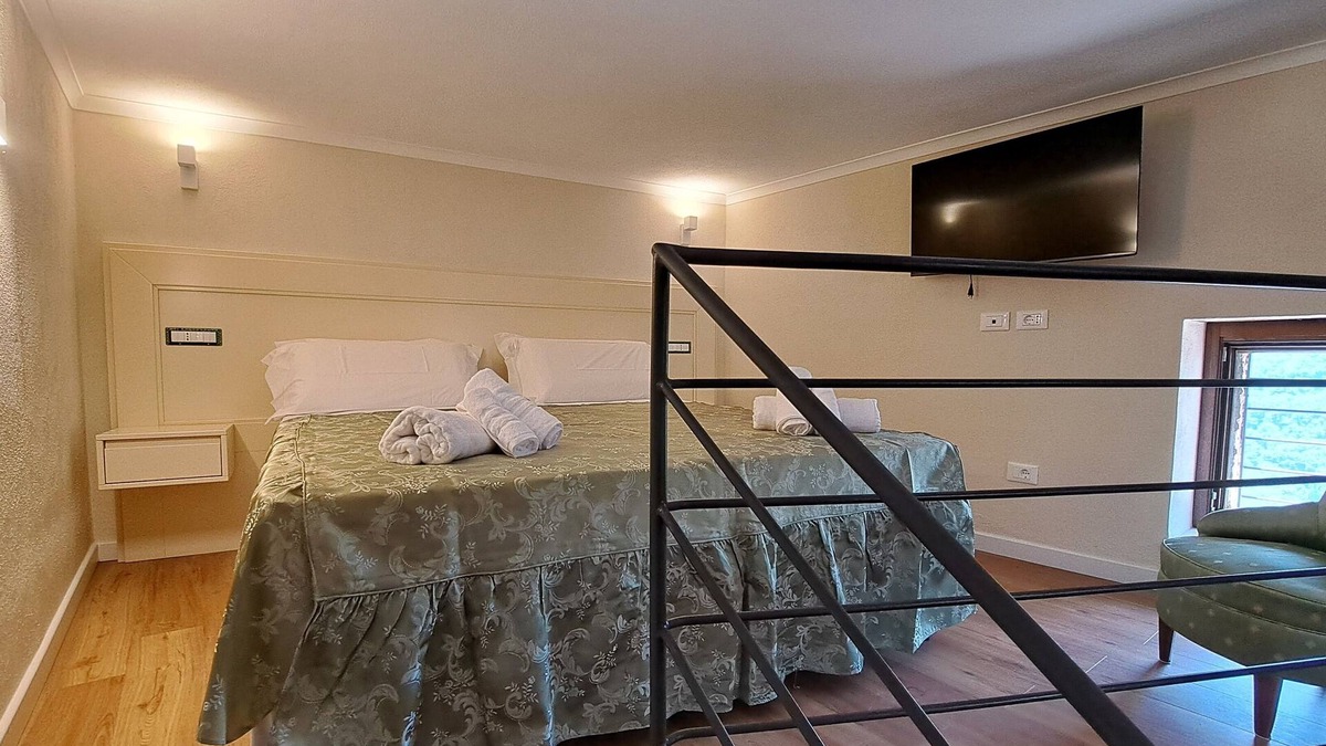 Belmonte Calabro Bed & Breakfast | Cozy B&B room on two levels ideal for 2 or 3 people