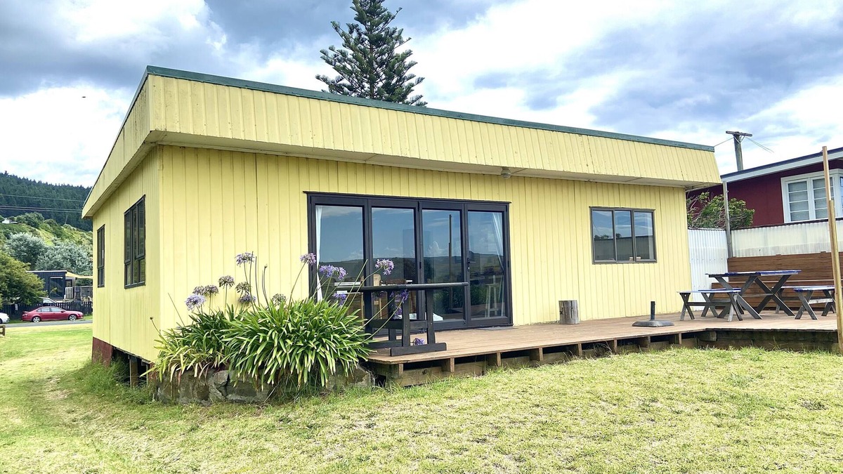 Te Akau House | Cozy bach on the riverfront
