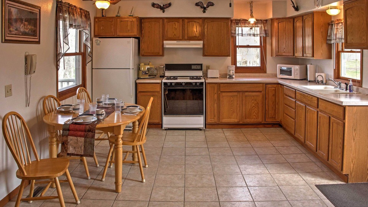 Balsam Lake Cottage | Cozy Balsam Lake Home: Deck, Private Dock + Kayaks