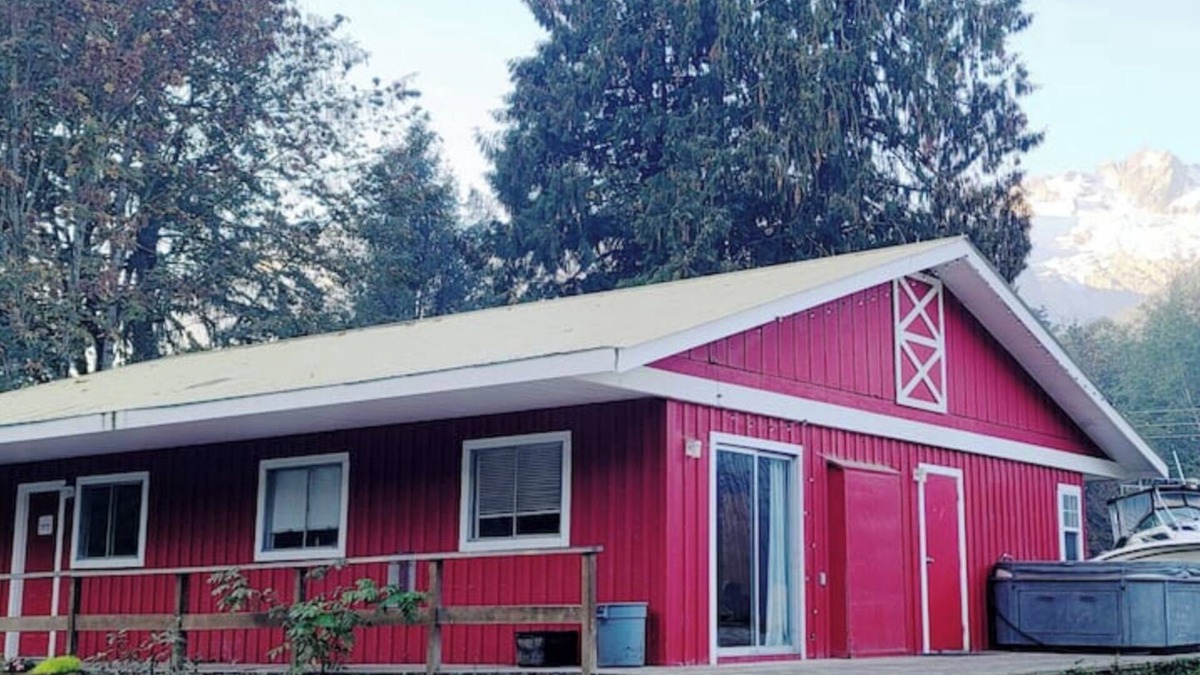 Upper Squamish Cabin | Cozy Barnside Getaway - located on a working farm