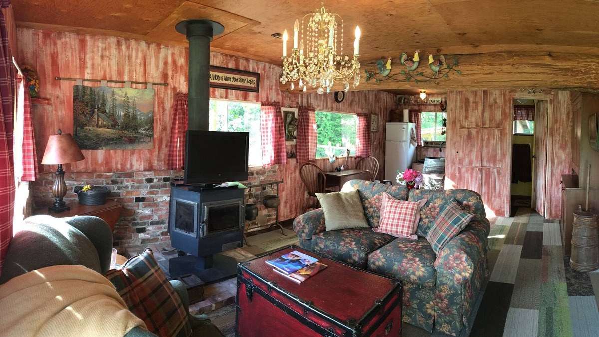 Snohomish House | Cozy Barn House Retreat with Country Charm