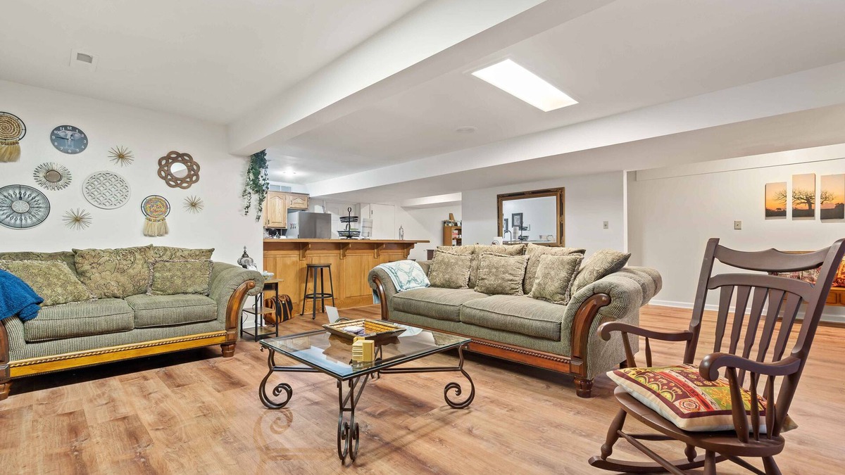 Blue Springs Apartment | Cozy basement lodge in quiet neighborhood. Close to stadiums, lakes, etc.