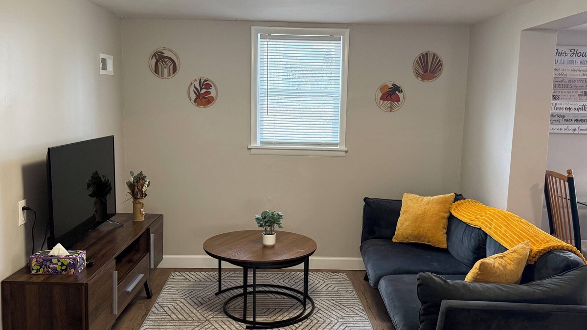 Benson House | Cozy basement suite in Benson-Close to downtown, hospital, restaurants, shopping