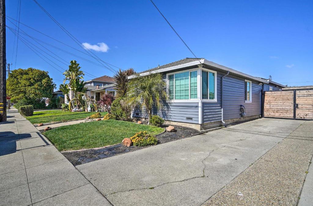 Ashland House | Cozy Bay Area Vacation Rental with Patio