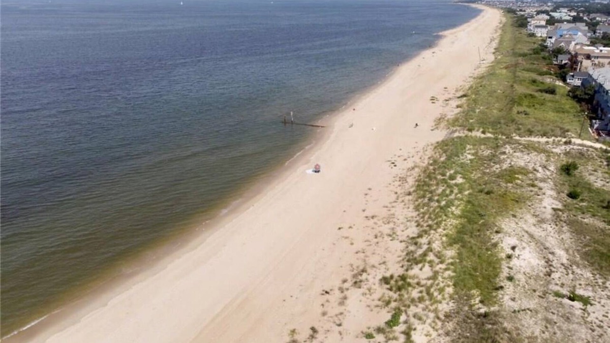 Bayview Cottage | Cozy Bay Cottage private backyard blocks from beach!