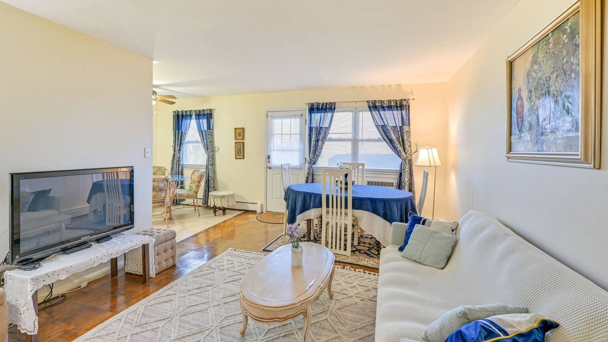 North Bay Shore Condo | Cozy Bay Shore Condo Near Museums & Outdoor Rec!