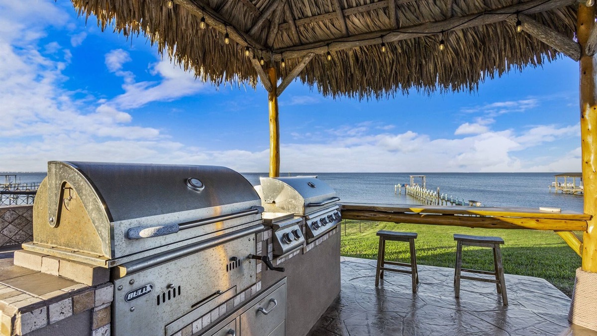 Bacliff House | Cozy Bayfront Home with Private Pool & Pier