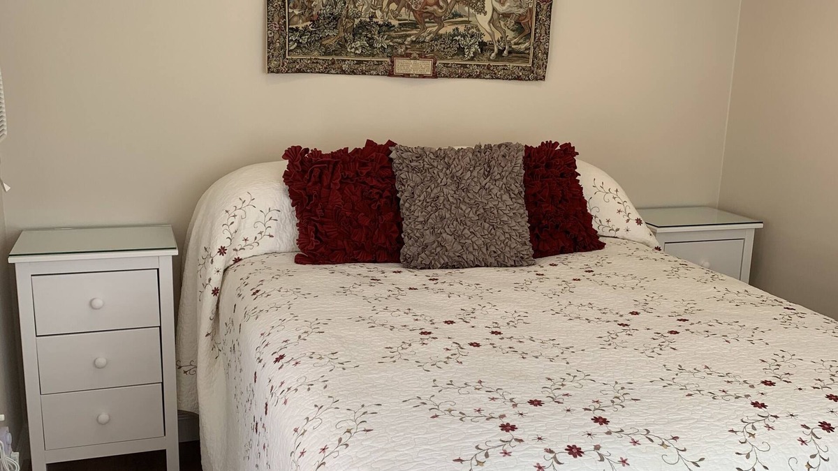 Huntington Beach Cottage | COZY BEACH COTTAGE w/2beach cruisers/beach parking pass No smoking property