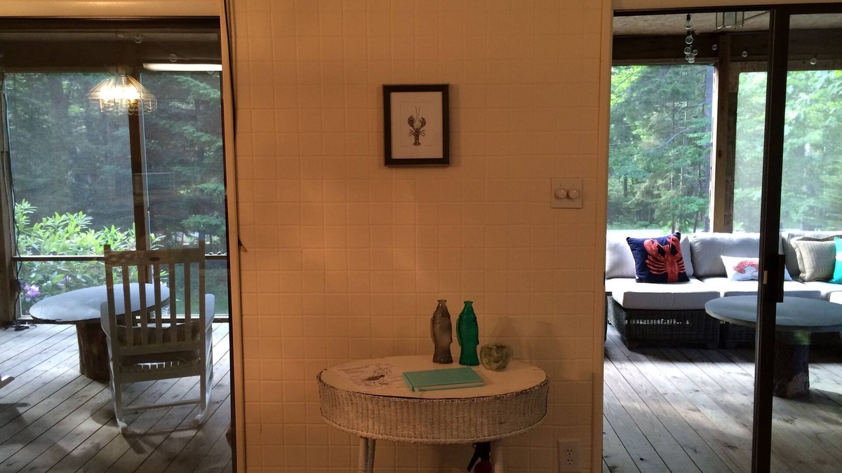Long Island Cottage | Cozy Beach Cottage Just Minutes Walk From South Beach, Private, Screened Porch