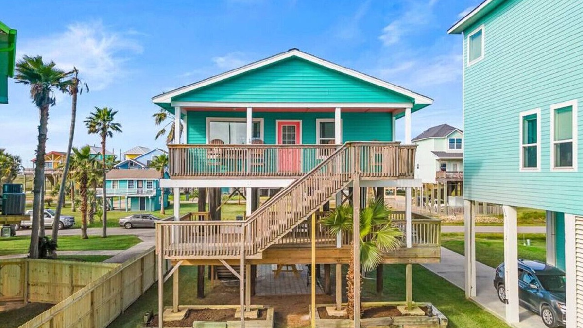 Galveston Cottage | Cozy Beach Cottage w/Fire Pit, Close to the Beach