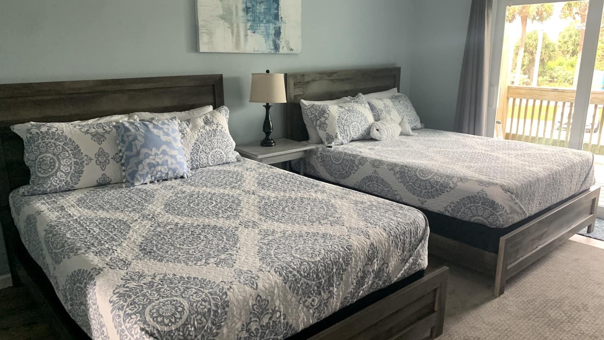 Melbourne Beach Resort | Cozy Beach Escape -saltwater pool - Poolside Suite