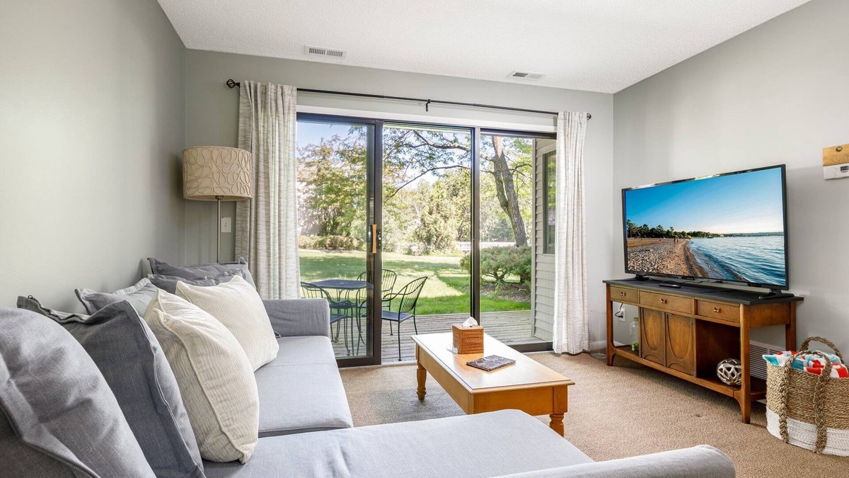 Williamsburg Condo | Cozy Beach Front Condo | AC | Beach | Waterfront |