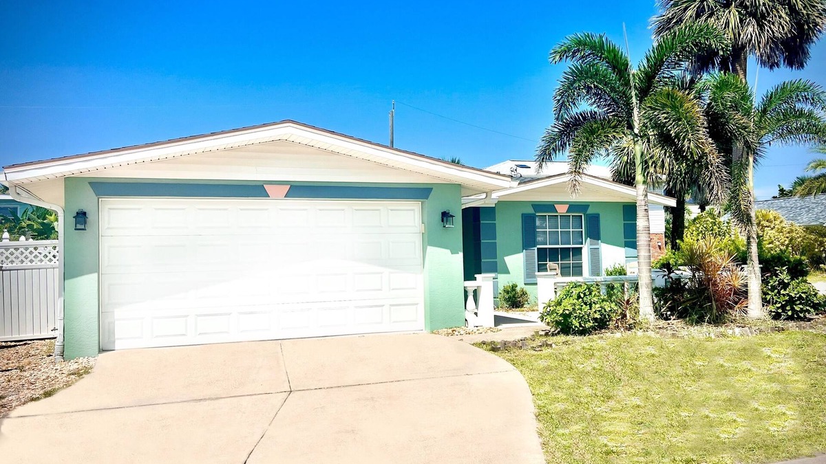 Boardwalk House | Cozy beach home! Private pool, 2min walk to beach, walkable to restaurants/shops