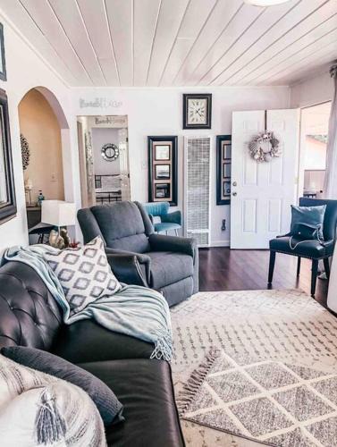 La Conchita Villa | Cozy beach home walking distance from ocean
