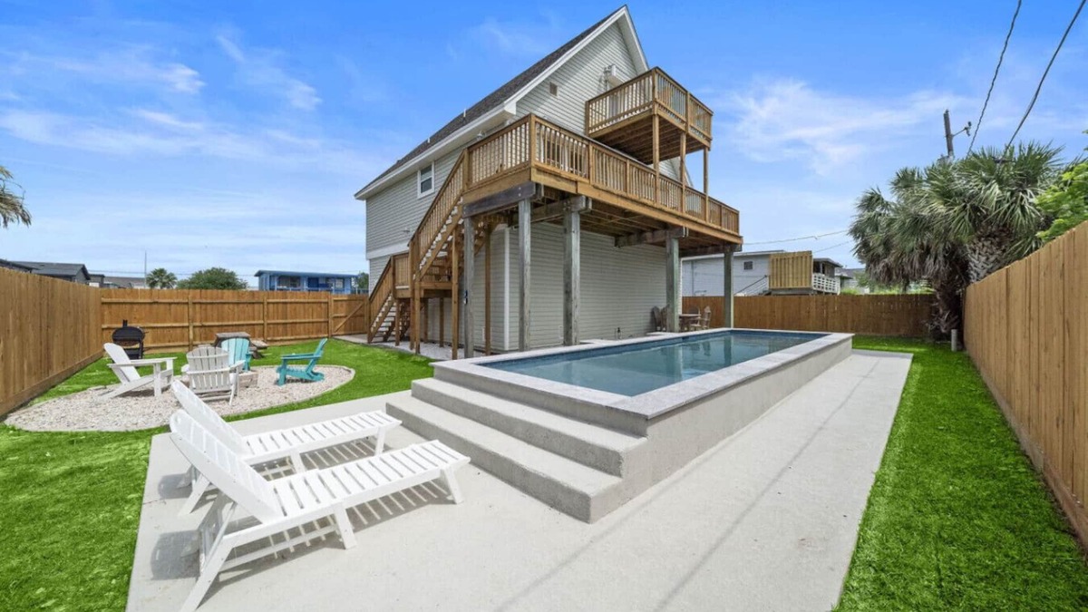 Jamaica Beach House | Cozy Beach House with Game Room, Steps from Beach